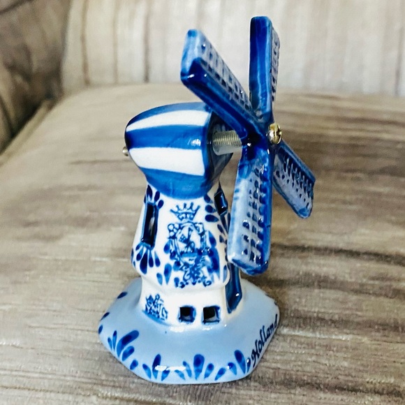 Blue and White Porcelain Holland Windmill with turning vanes, Handmade - Picture 2 of 6